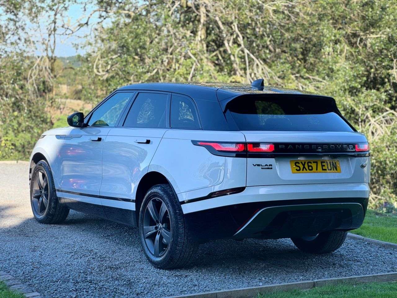 A 2018 LAND ROVER RANGE ROVER VELAR 2.0 D240 R-Dynamic S SUV 5dr Diesel Auto 4WD Euro 6 (s/s) (240 ps) A 2018 LAND ROVER RANGE ROVER VELAR 2.0 D240 R-Dynamic S SUV 5dr Diesel Auto 4WD Euro 6 (s/s) (240 ps)
