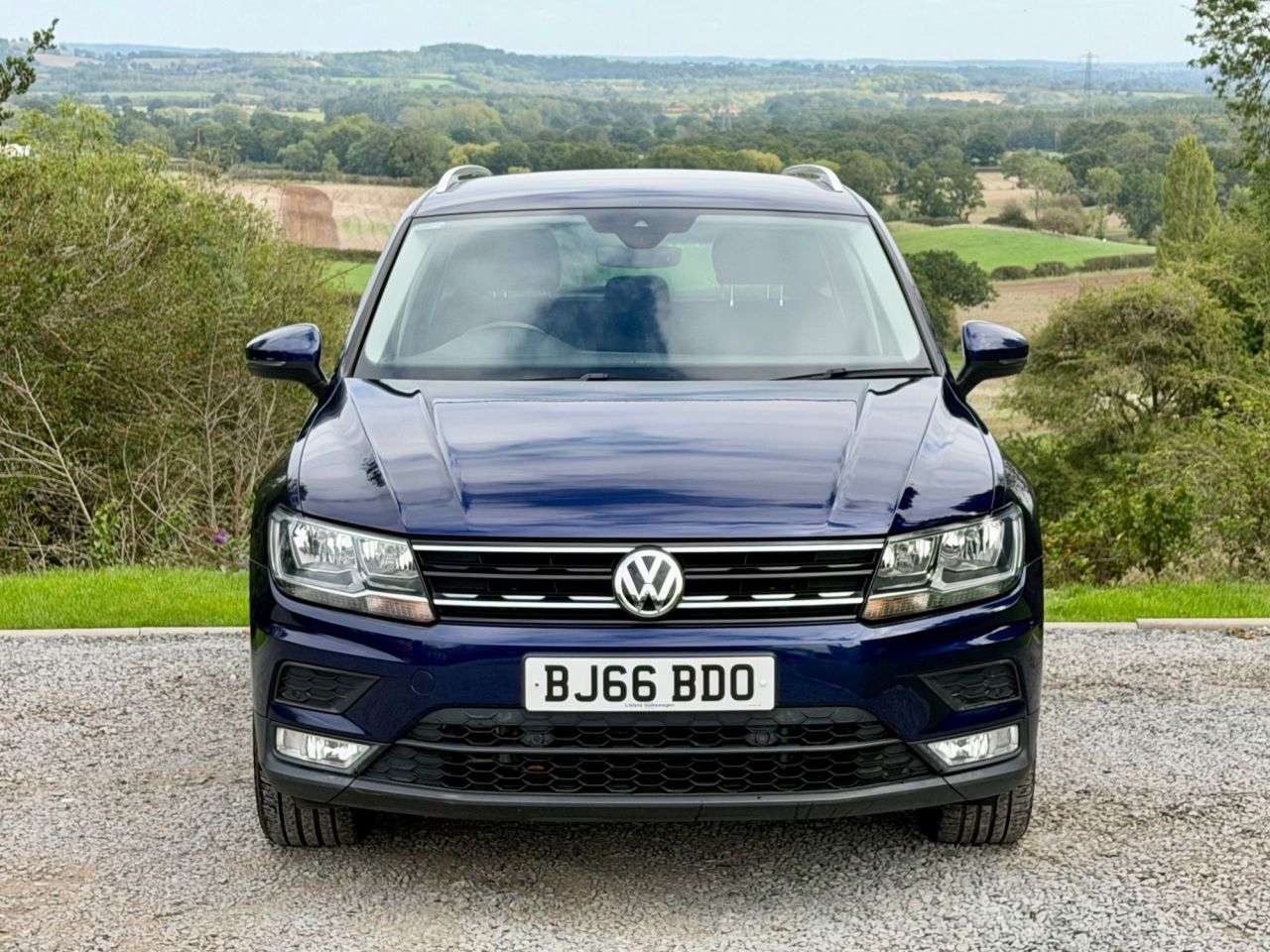 A 2016 VOLKSWAGEN TIGUAN 2.0 TDI BlueMotion Tech SE Navigation SUV 5dr Diesel DSG 4Motion Euro 6 (s/ A 2016 VOLKSWAGEN TIGUAN 2.0 TDI BlueMotion Tech SE Navigation SUV 5dr Diesel DSG 4Motion Euro 6 (s/