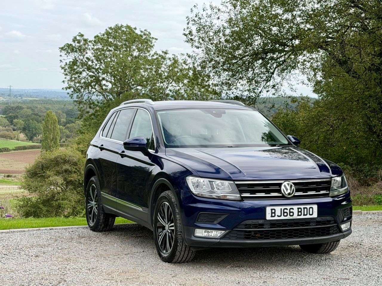 A 2016 VOLKSWAGEN TIGUAN 2.0 TDI BlueMotion Tech SE Navigation SUV 5dr Diesel DSG 4Motion Euro 6 (s/ A 2016 VOLKSWAGEN TIGUAN 2.0 TDI BlueMotion Tech SE Navigation SUV 5dr Diesel DSG 4Motion Euro 6 (s/