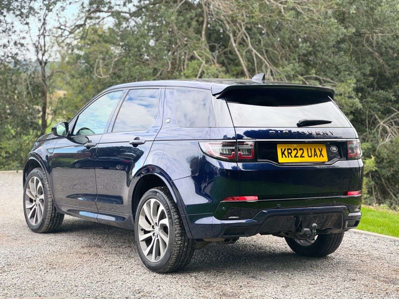 A 2022 LAND ROVER DISCOVERY SPORT 2.0 D200 MHEV R-Dynamic HSE SUV 5dr Diesel Auto 4WD Euro 6 (s/s) (204 ps) A 2022 LAND ROVER DISCOVERY SPORT 2.0 D200 MHEV R-Dynamic HSE SUV 5dr Diesel Auto 4WD Euro 6 (s/s) (204 ps)