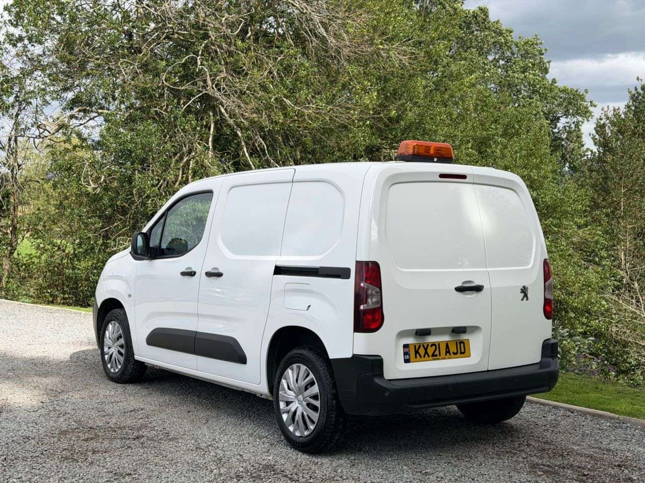 A 2021 PEUGEOT PARTNER 1.5 BlueHDi 1000 Professional Standard Panel Van 5dr Diesel Manual SWB Euro A 2021 PEUGEOT PARTNER 1.5 BlueHDi 1000 Professional Standard Panel Van 5dr Diesel Manual SWB Euro