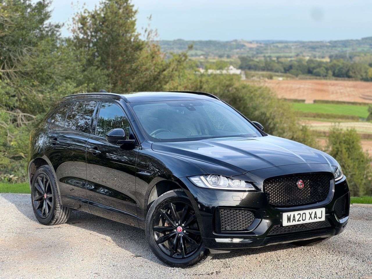 A 2020 JAGUAR F-PACE 2.0 D180 Chequered Flag SUV 5dr Diesel Auto AWD Euro 6 (s/s) (180 ps) A 2020 JAGUAR F-PACE 2.0 D180 Chequered Flag SUV 5dr Diesel Auto AWD Euro 6 (s/s) (180 ps)
