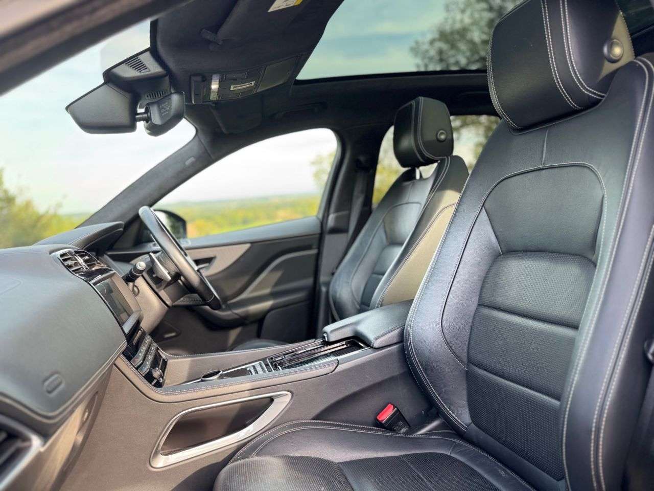 A 2020 JAGUAR F-PACE 2.0 D180 Chequered Flag SUV 5dr Diesel Auto AWD Euro 6 (s/s) (180 ps) A 2020 JAGUAR F-PACE 2.0 D180 Chequered Flag SUV 5dr Diesel Auto AWD Euro 6 (s/s) (180 ps)