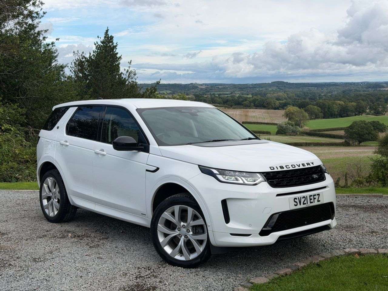 A 2021 LAND ROVER DISCOVERY SPORT 2.0 D200 MHEV R-Dynamic S Plus SUV 5dr Diesel Auto 4WD Euro 6 (s/s) (204 ps A 2021 LAND ROVER DISCOVERY SPORT 2.0 D200 MHEV R-Dynamic S Plus SUV 5dr Diesel Auto 4WD Euro 6 (s/s) (204 ps