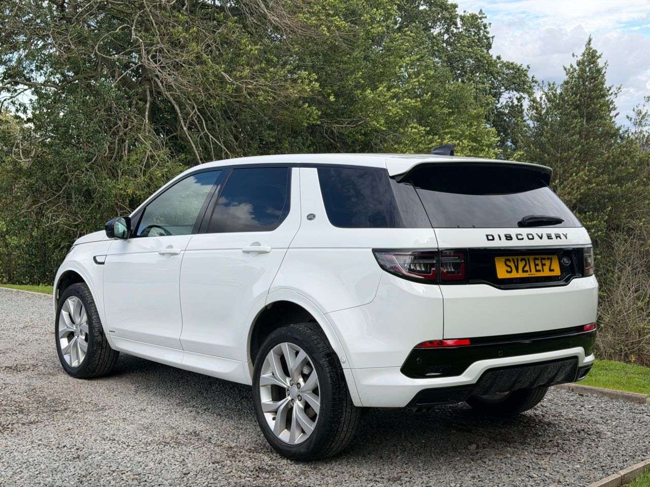A 2021 LAND ROVER DISCOVERY SPORT 2.0 D200 MHEV R-Dynamic S Plus SUV 5dr Diesel Auto 4WD Euro 6 (s/s) (204 ps A 2021 LAND ROVER DISCOVERY SPORT 2.0 D200 MHEV R-Dynamic S Plus SUV 5dr Diesel Auto 4WD Euro 6 (s/s) (204 ps