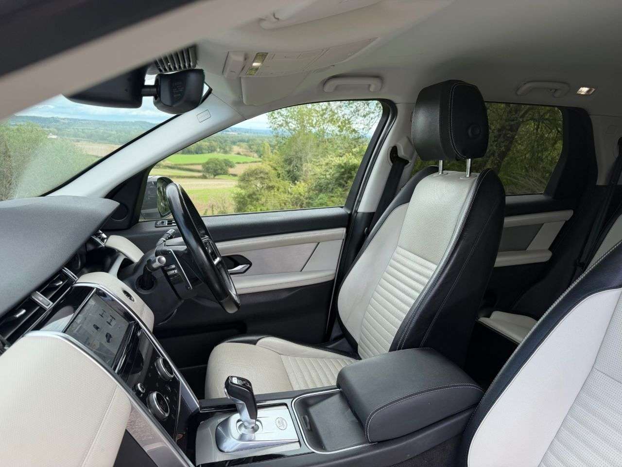 A 2021 LAND ROVER DISCOVERY SPORT 2.0 D200 MHEV R-Dynamic S Plus SUV 5dr Diesel Auto 4WD Euro 6 (s/s) (204 ps A 2021 LAND ROVER DISCOVERY SPORT 2.0 D200 MHEV R-Dynamic S Plus SUV 5dr Diesel Auto 4WD Euro 6 (s/s) (204 ps