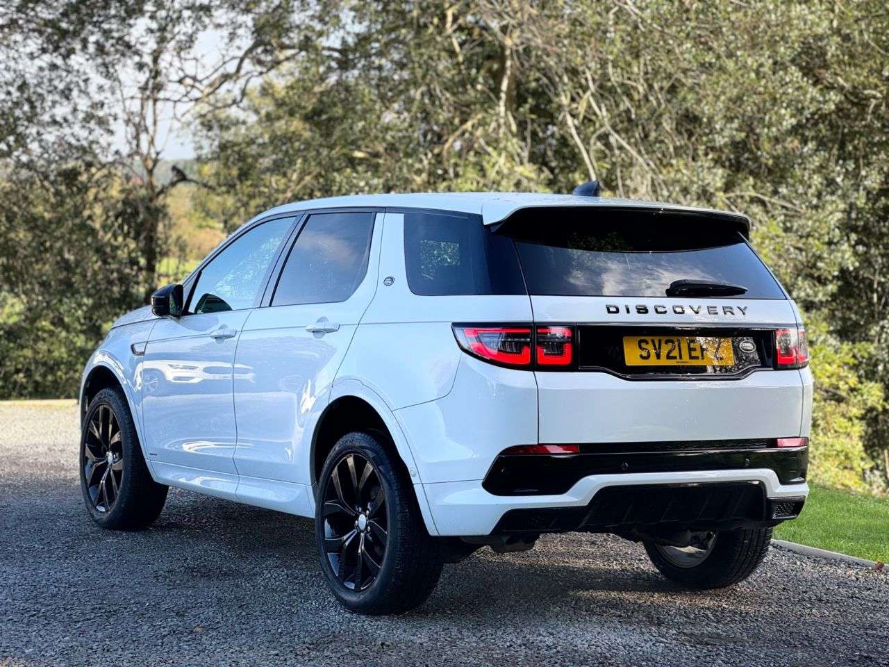 A 2021 LAND ROVER DISCOVERY SPORT 2.0 D200 MHEV R-Dynamic S Plus SUV 5dr Diesel Auto 4WD Euro 6 (s/s) (204 ps A 2021 LAND ROVER DISCOVERY SPORT 2.0 D200 MHEV R-Dynamic S Plus SUV 5dr Diesel Auto 4WD Euro 6 (s/s) (204 ps