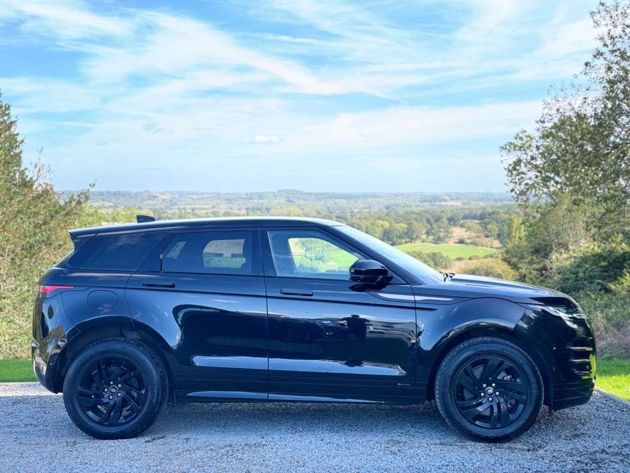 A 2021 LAND ROVER RANGE ROVER EVOQUE 2.0 D200 MHEV R-Dynamic SE SUV 5dr Diesel Auto 4WD Euro 6 (s/s) (204 ps) A 2021 LAND ROVER RANGE ROVER EVOQUE 2.0 D200 MHEV R-Dynamic SE SUV 5dr Diesel Auto 4WD Euro 6 (s/s) (204 ps)