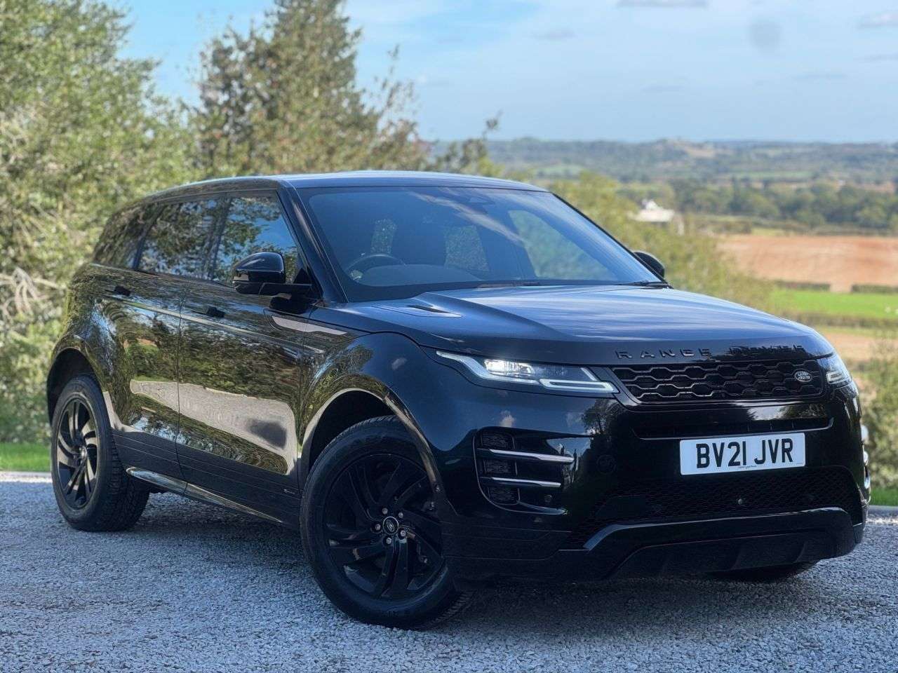 A 2021 LAND ROVER RANGE ROVER EVOQUE 2.0 D200 MHEV R-Dynamic SE SUV 5dr Diesel Auto 4WD Euro 6 (s/s) (204 ps) A 2021 LAND ROVER RANGE ROVER EVOQUE 2.0 D200 MHEV R-Dynamic SE SUV 5dr Diesel Auto 4WD Euro 6 (s/s) (204 ps)