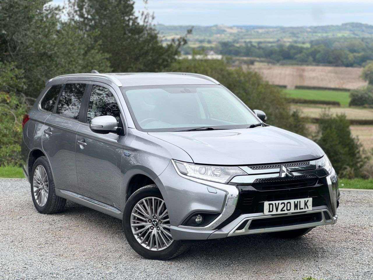 A 2020 MITSUBISHI OUTLANDER 2.4h TwinMotor 13.8kWh Design SUV 5dr Petrol Plug-in Hybrid CVT 4WD Euro 6 A 2020 MITSUBISHI OUTLANDER 2.4h TwinMotor 13.8kWh Design SUV 5dr Petrol Plug-in Hybrid CVT 4WD Euro 6