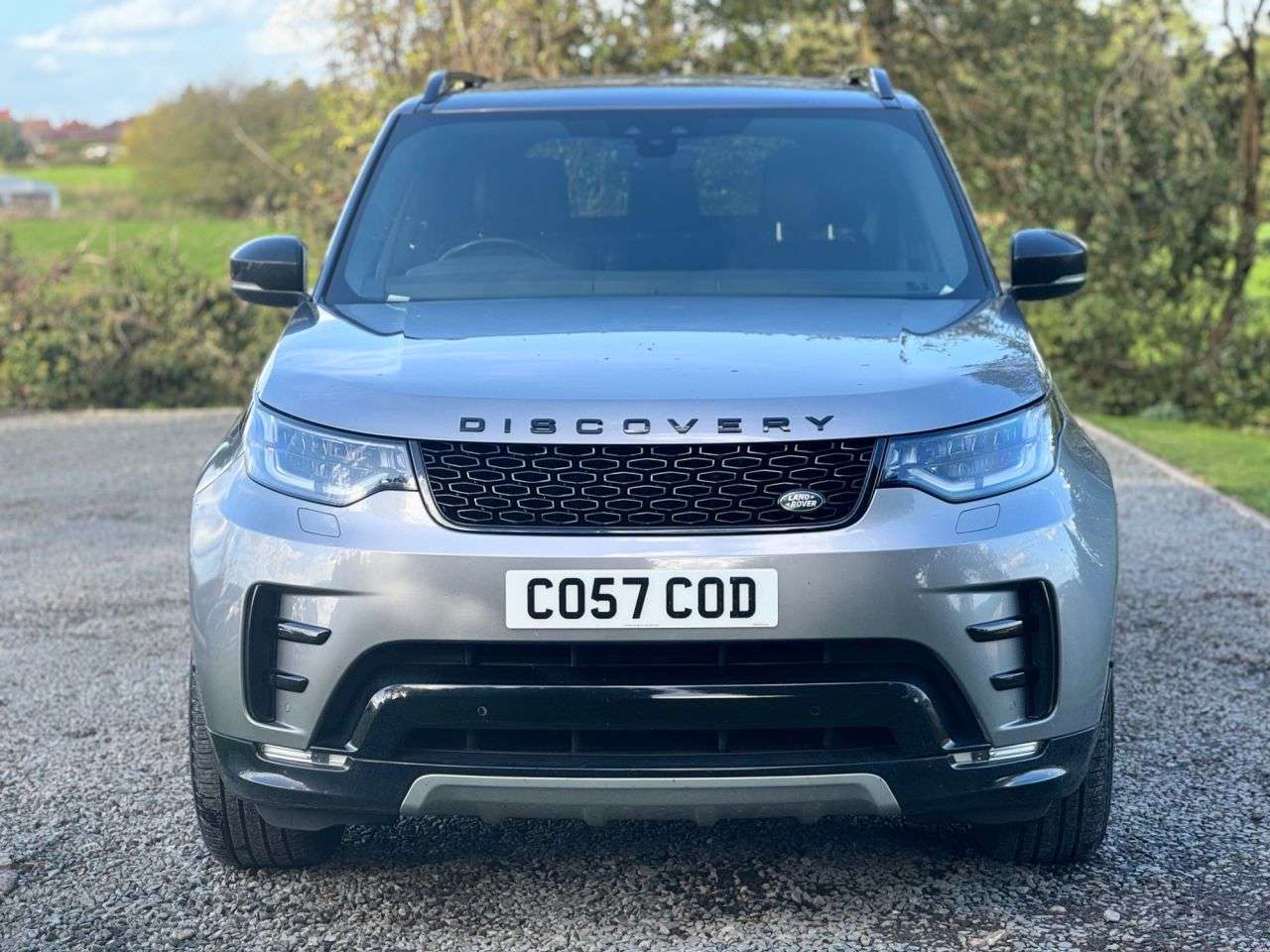 A 2020 LAND ROVER DISCOVERY 3.0 SD V6 Landmark Edition SUV 5dr Diesel Auto 4WD Euro 6 (s/s) (306 ps) A 2020 LAND ROVER DISCOVERY 3.0 SD V6 Landmark Edition SUV 5dr Diesel Auto 4WD Euro 6 (s/s) (306 ps)