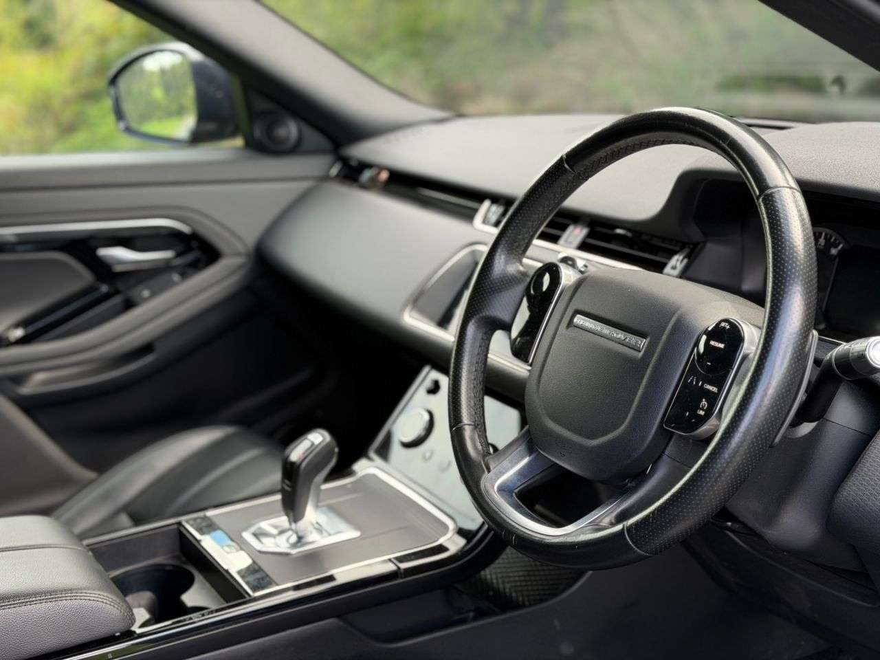 A 2020 LAND ROVER RANGE ROVER EVOQUE 1.5 P300e 12.2kWh R-Dynamic S SUV 5dr Petrol Plug-in Hybrid Auto 4WD Euro 6 A 2020 LAND ROVER RANGE ROVER EVOQUE 1.5 P300e 12.2kWh R-Dynamic S SUV 5dr Petrol Plug-in Hybrid Auto 4WD Euro 6