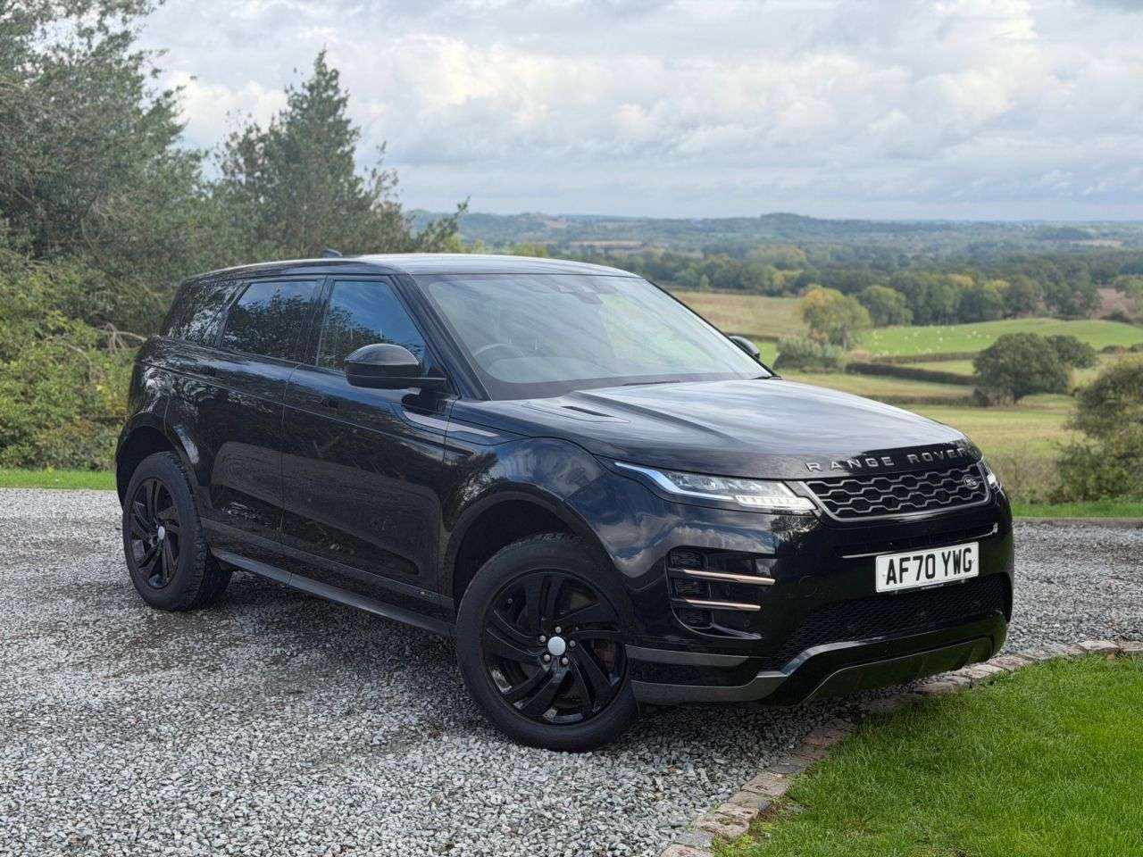 A 2020 LAND ROVER RANGE ROVER EVOQUE 1.5 P300e 12.2kWh R-Dynamic S SUV 5dr Petrol Plug-in Hybrid Auto 4WD Euro 6 A 2020 LAND ROVER RANGE ROVER EVOQUE 1.5 P300e 12.2kWh R-Dynamic S SUV 5dr Petrol Plug-in Hybrid Auto 4WD Euro 6