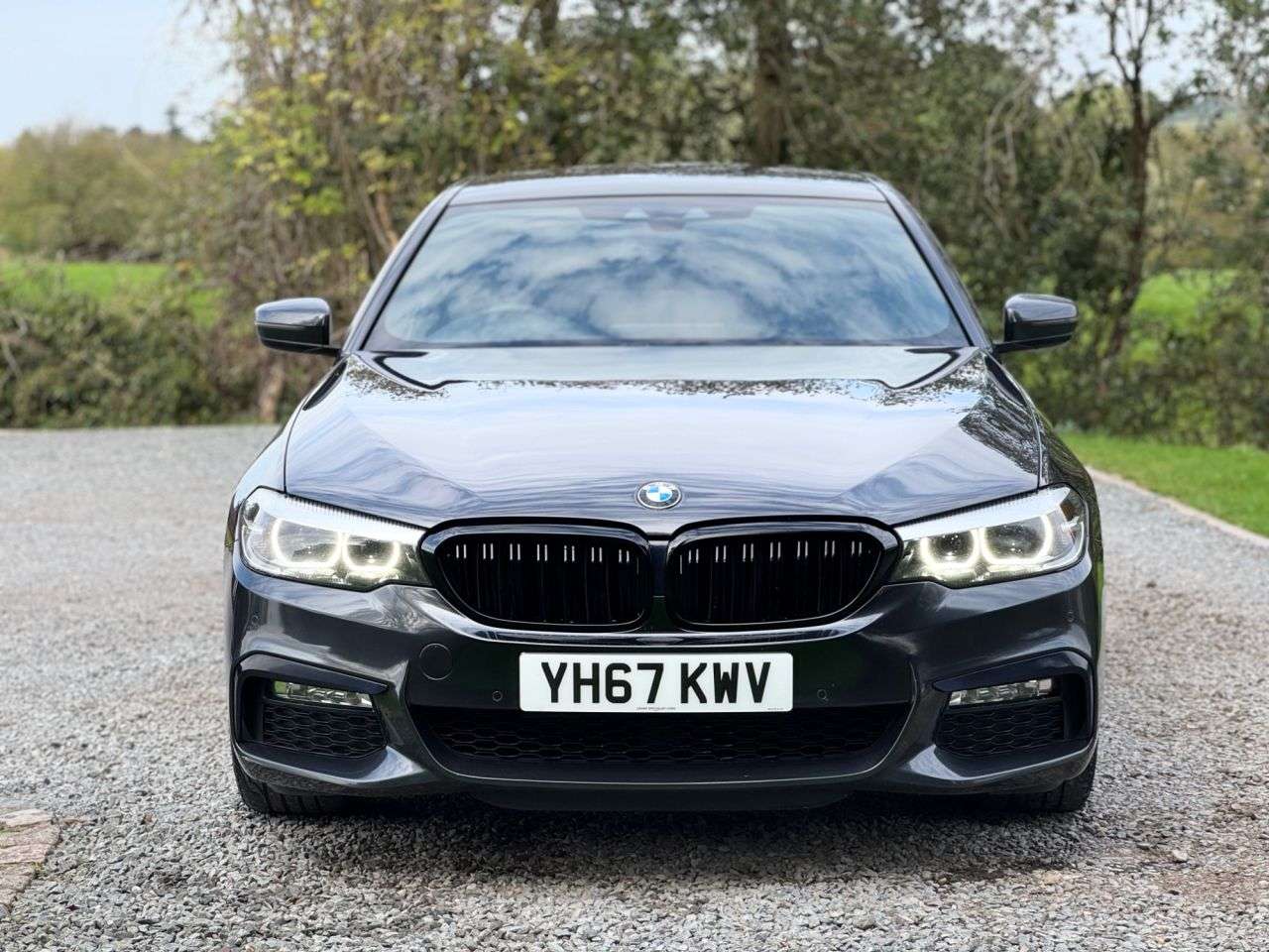 A 2017 BMW 5 SERIES 2.0 520d M Sport Saloon 4dr Diesel Auto xDrive Euro 6 (s/s) (190 ps) A 2017 BMW 5 SERIES 2.0 520d M Sport Saloon 4dr Diesel Auto xDrive Euro 6 (s/s) (190 ps)