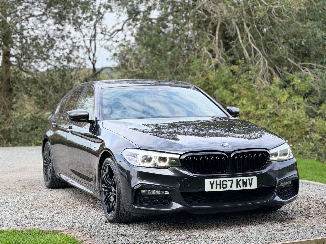 A 2017 BMW 5 SERIES 2.0 520d M Sport Saloon 4dr Diesel Auto xDrive Euro 6 (s/s) (190 ps) A 2017 BMW 5 SERIES 2.0 520d M Sport Saloon 4dr Diesel Auto xDrive Euro 6 (s/s) (190 ps)
