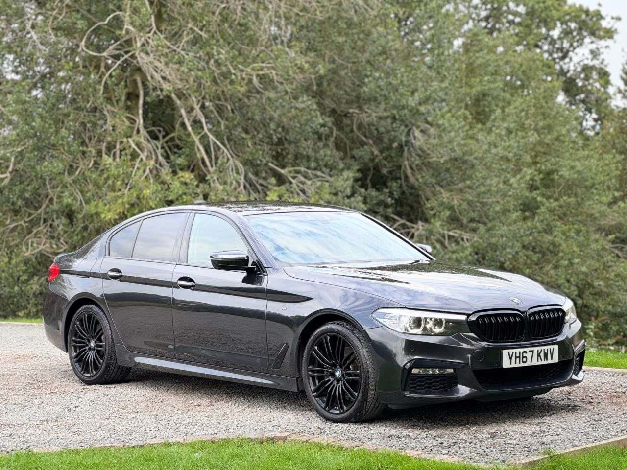 A 2017 BMW 5 SERIES 2.0 520d M Sport Saloon 4dr Diesel Auto xDrive Euro 6 (s/s) (190 ps) A 2017 BMW 5 SERIES 2.0 520d M Sport Saloon 4dr Diesel Auto xDrive Euro 6 (s/s) (190 ps)