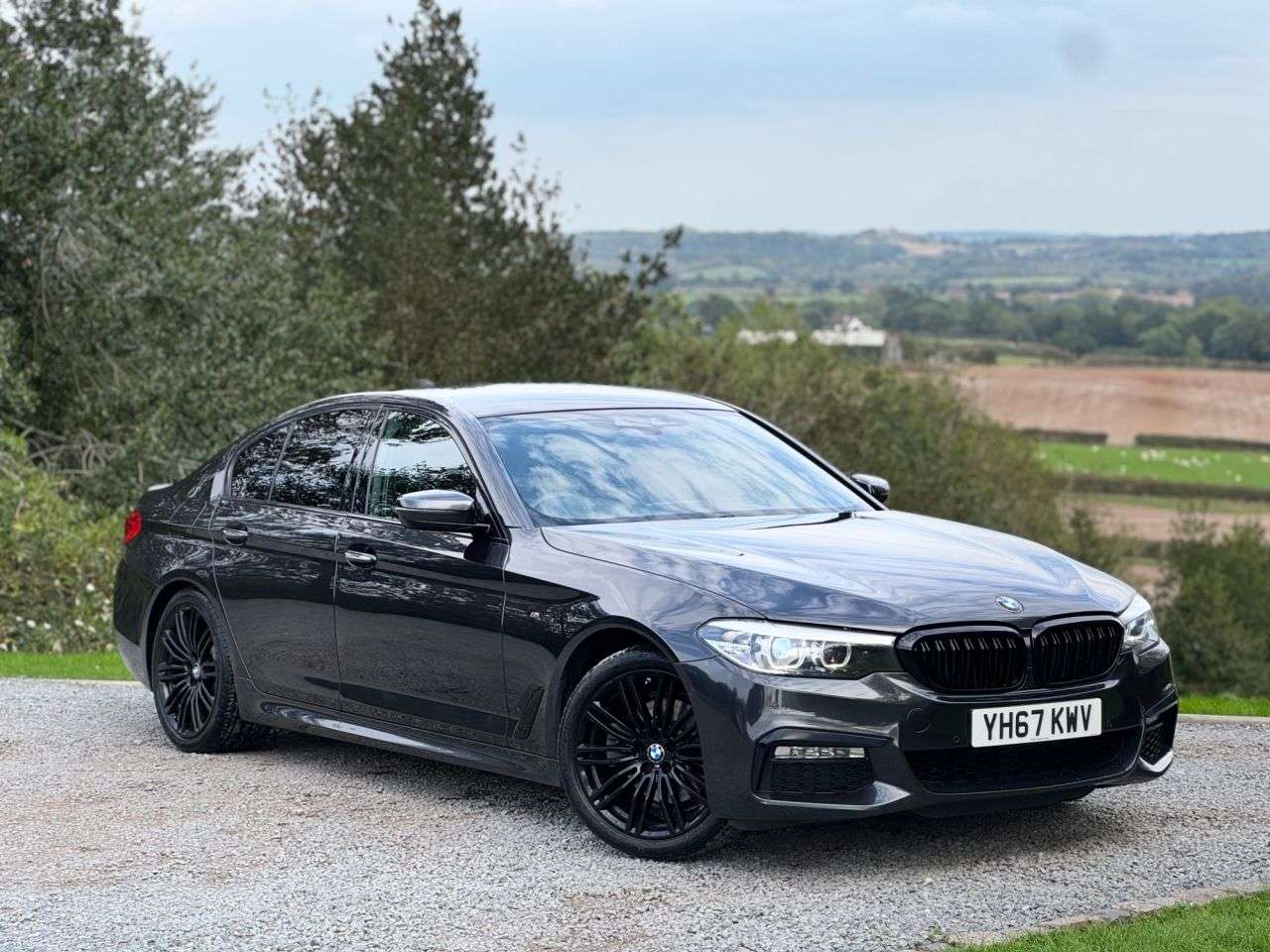 A 2017 BMW 5 SERIES 2.0 520d M Sport Saloon 4dr Diesel Auto xDrive Euro 6 (s/s) (190 ps) A 2017 BMW 5 SERIES 2.0 520d M Sport Saloon 4dr Diesel Auto xDrive Euro 6 (s/s) (190 ps)