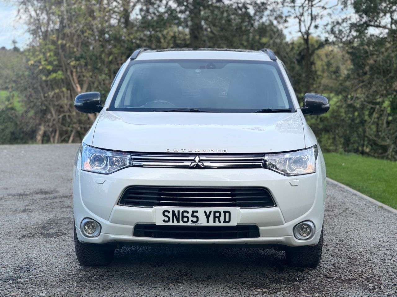 A 2015 MITSUBISHI OUTLANDER 2.0h 12kWh GX4h SUV 5dr Petrol Plug-in Hybrid CVT 4WD Euro 5 (s/s) (200 ps) A 2015 MITSUBISHI OUTLANDER 2.0h 12kWh GX4h SUV 5dr Petrol Plug-in Hybrid CVT 4WD Euro 5 (s/s) (200 ps)