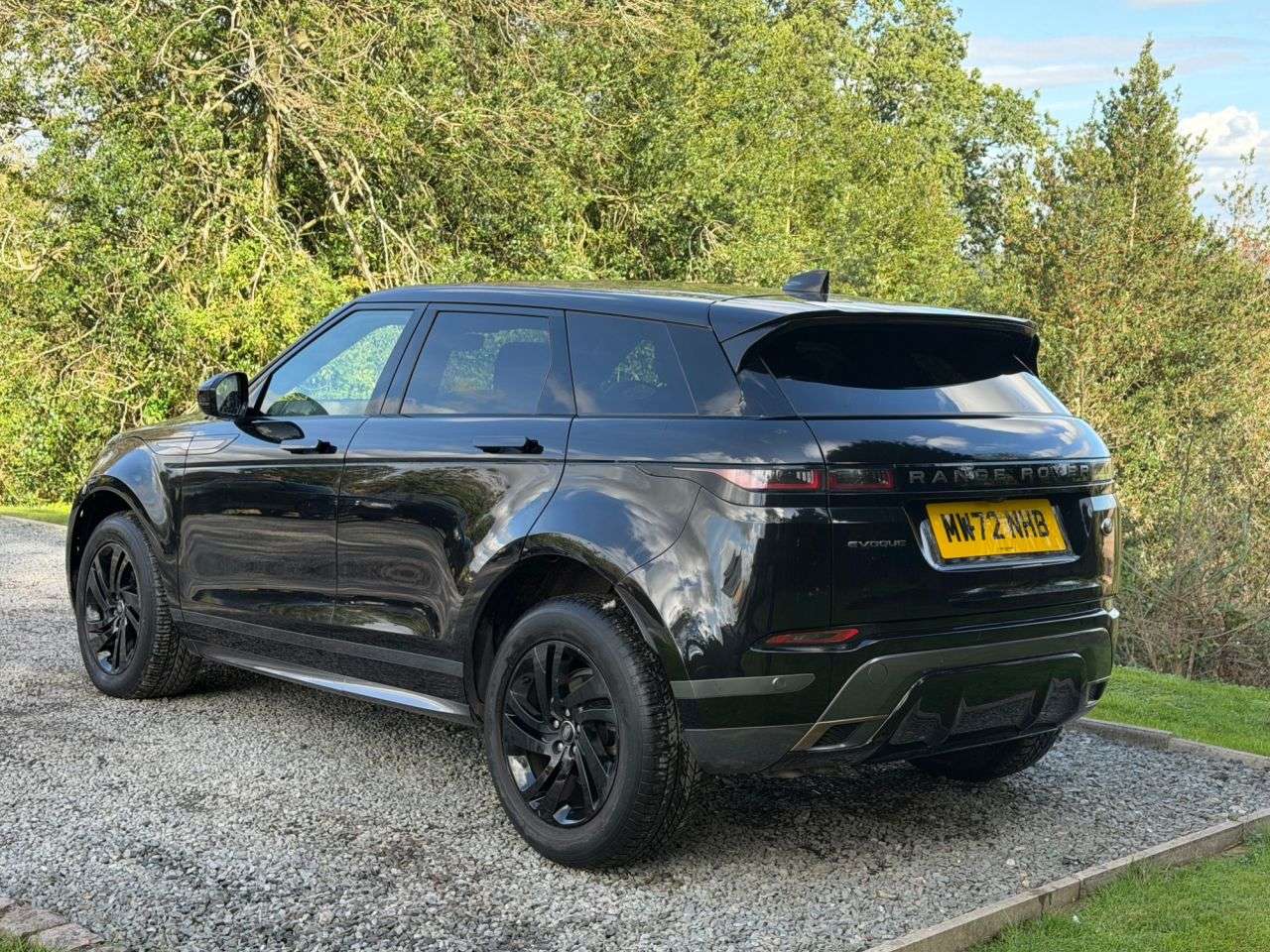 A 2022 LAND ROVER RANGE ROVER EVOQUE 2.0 D200 MHEV R-Dynamic S SUV 5dr Diesel Auto 4WD Euro 6 (s/s) (204 ps) A 2022 LAND ROVER RANGE ROVER EVOQUE 2.0 D200 MHEV R-Dynamic S SUV 5dr Diesel Auto 4WD Euro 6 (s/s) (204 ps)