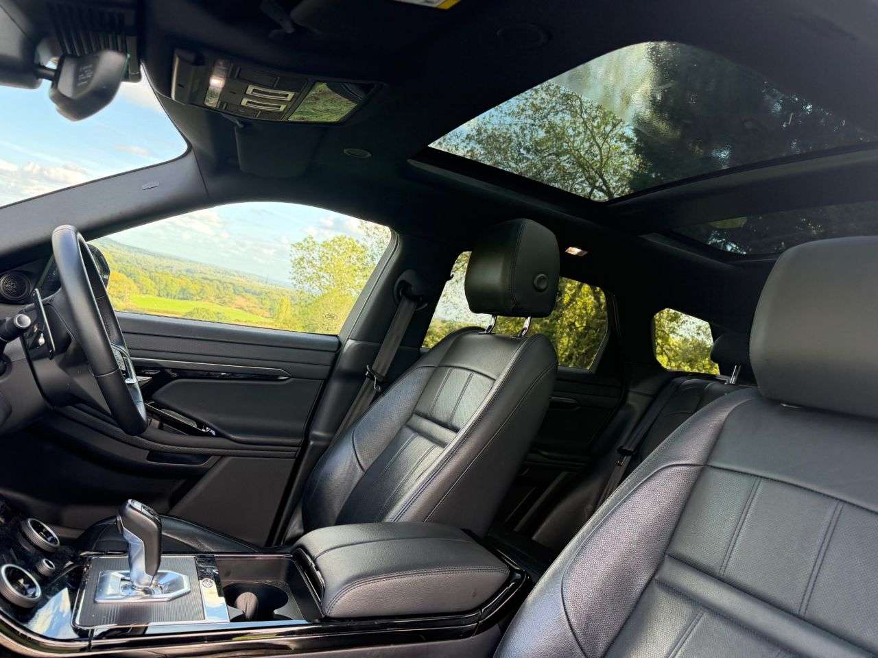 A 2022 LAND ROVER RANGE ROVER EVOQUE 2.0 D200 MHEV R-Dynamic S SUV 5dr Diesel Auto 4WD Euro 6 (s/s) (204 ps) A 2022 LAND ROVER RANGE ROVER EVOQUE 2.0 D200 MHEV R-Dynamic S SUV 5dr Diesel Auto 4WD Euro 6 (s/s) (204 ps)