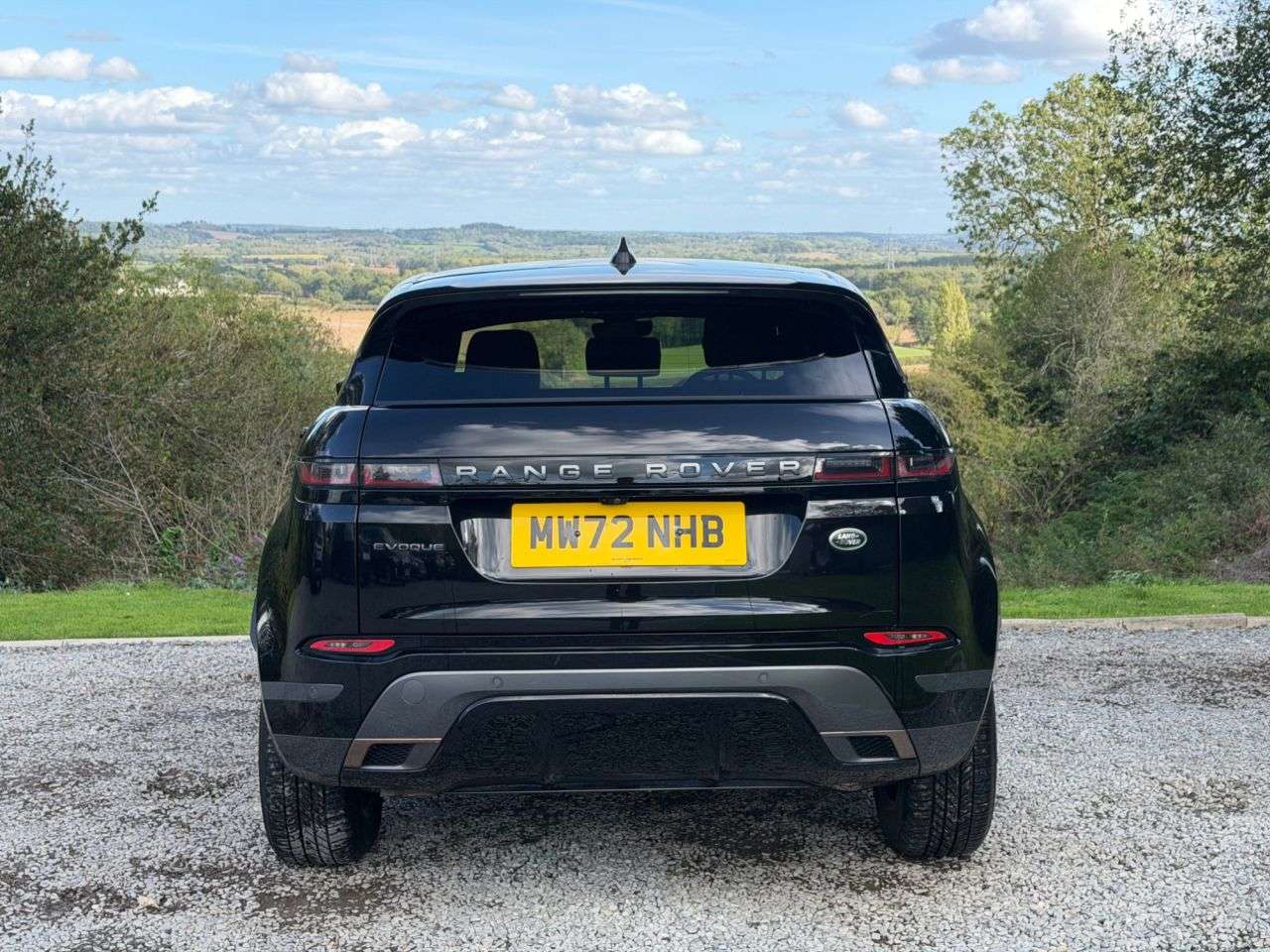 A 2022 LAND ROVER RANGE ROVER EVOQUE 2.0 D200 MHEV R-Dynamic S SUV 5dr Diesel Auto 4WD Euro 6 (s/s) (204 ps) A 2022 LAND ROVER RANGE ROVER EVOQUE 2.0 D200 MHEV R-Dynamic S SUV 5dr Diesel Auto 4WD Euro 6 (s/s) (204 ps)