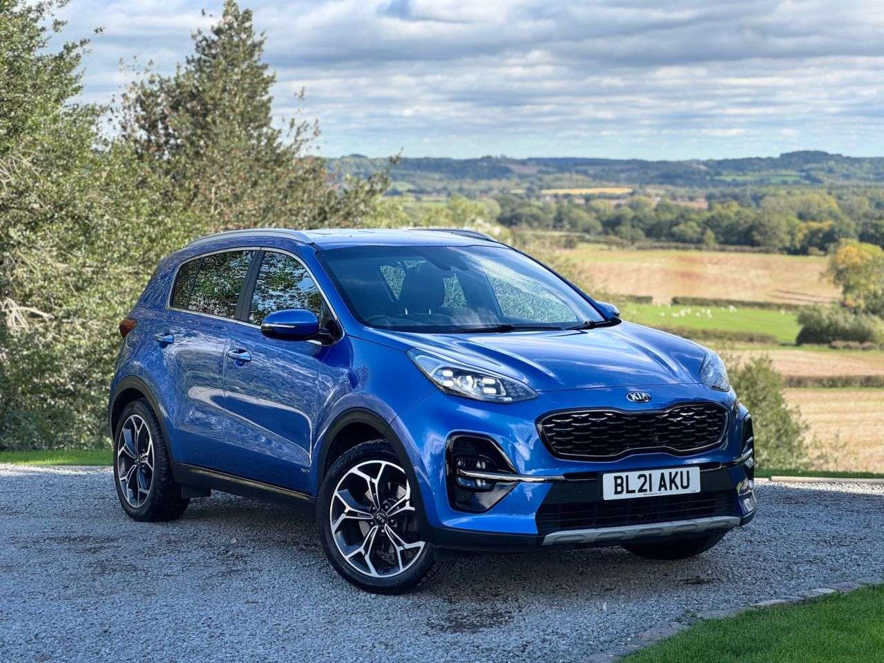 A 2021 KIA SPORTAGE 1.6 T-GDi GT-Line SUV 5dr Petrol DCT AWD Euro 6 (s/s) (174 bhp) A 2021 KIA SPORTAGE 1.6 T-GDi GT-Line SUV 5dr Petrol DCT AWD Euro 6 (s/s) (174 bhp)