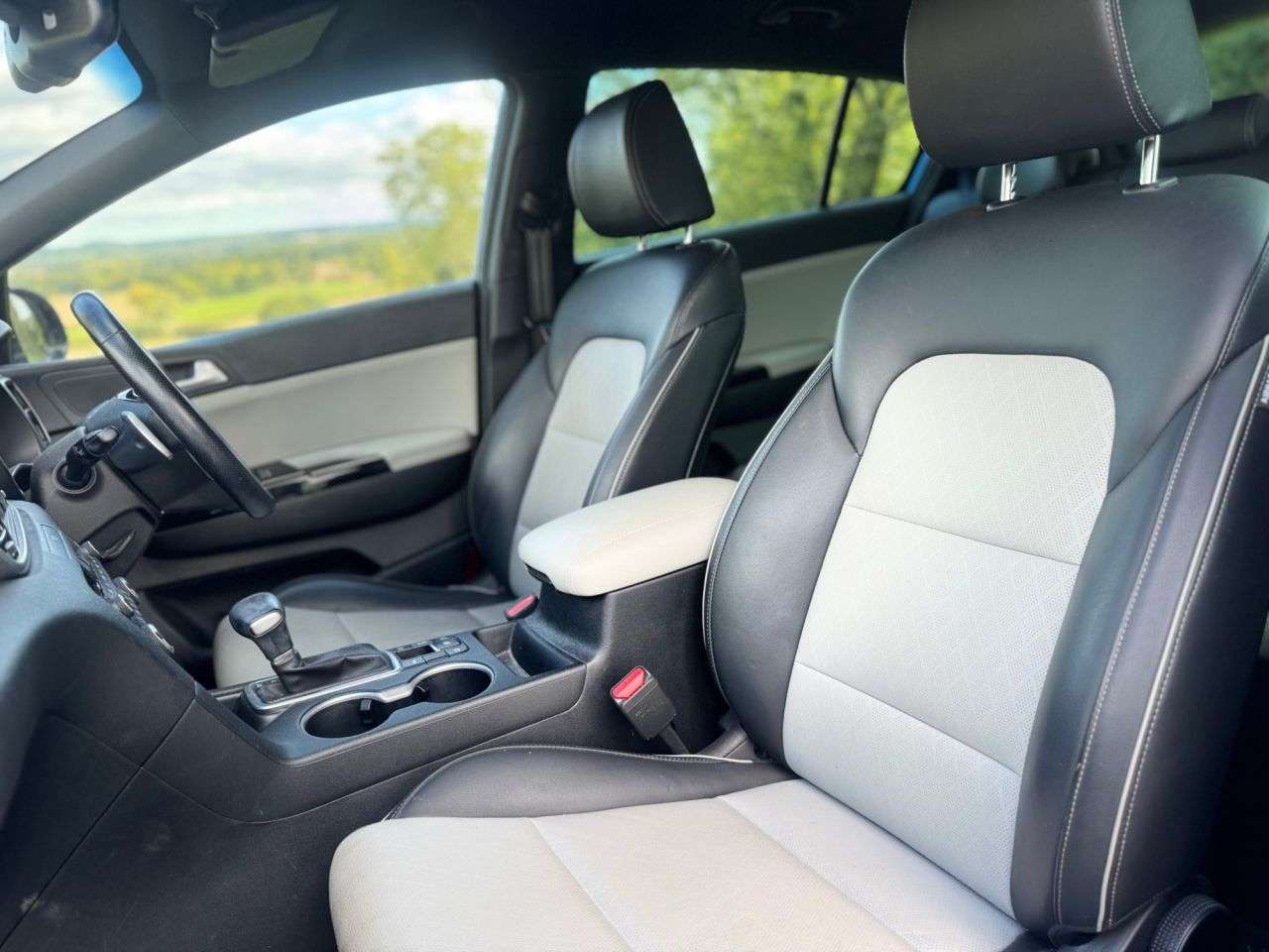 A 2021 KIA SPORTAGE 1.6 T-GDi GT-Line SUV 5dr Petrol DCT AWD Euro 6 (s/s) (174 bhp) A 2021 KIA SPORTAGE 1.6 T-GDi GT-Line SUV 5dr Petrol DCT AWD Euro 6 (s/s) (174 bhp)