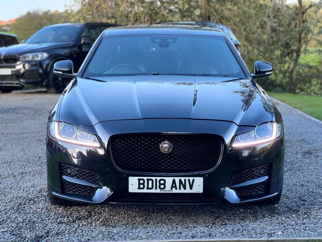 A 2018 JAGUAR XF 2.0i R-Sport Saloon 4dr Petrol Auto Euro 6 (s/s) (200 ps) A 2018 JAGUAR XF 2.0i R-Sport Saloon 4dr Petrol Auto Euro 6 (s/s) (200 ps)