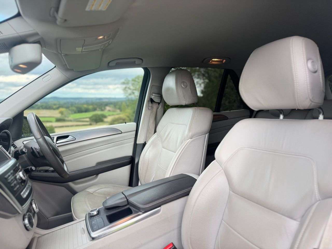 A 2013 MERCEDES-BENZ M CLASS 2.1 ML250 BlueTEC SE SUV 5dr Diesel G-Tronic 4WD Euro 6 (s/s) (204 ps) A 2013 MERCEDES-BENZ M CLASS 2.1 ML250 BlueTEC SE SUV 5dr Diesel G-Tronic 4WD Euro 6 (s/s) (204 ps)
