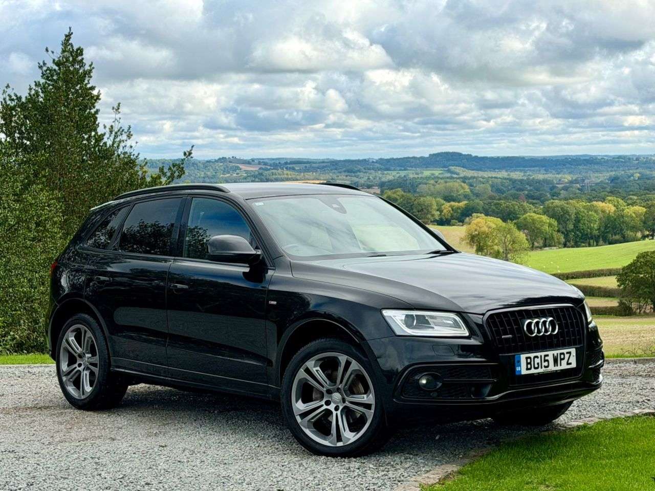 A 2015 AUDI Q5 2.0 TDI S line Plus SUV 5dr Diesel S Tronic quattro Euro 5 (s/s) (177 ps) A 2015 AUDI Q5 2.0 TDI S line Plus SUV 5dr Diesel S Tronic quattro Euro 5 (s/s) (177 ps)