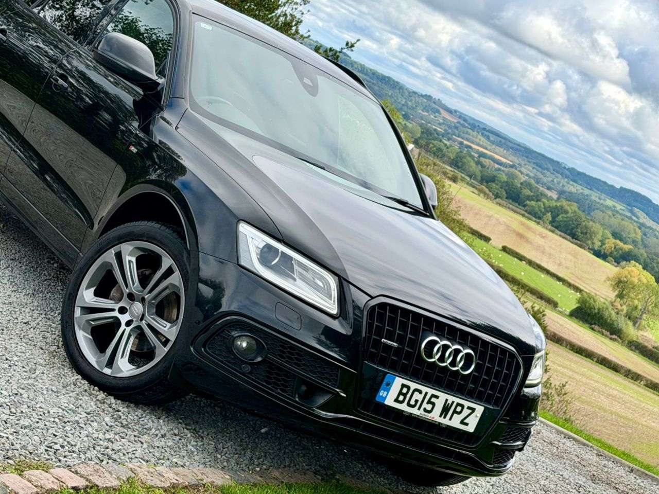 A 2015 AUDI Q5 2.0 TDI S line Plus SUV 5dr Diesel S Tronic quattro Euro 5 (s/s) (177 ps) A 2015 AUDI Q5 2.0 TDI S line Plus SUV 5dr Diesel S Tronic quattro Euro 5 (s/s) (177 ps)