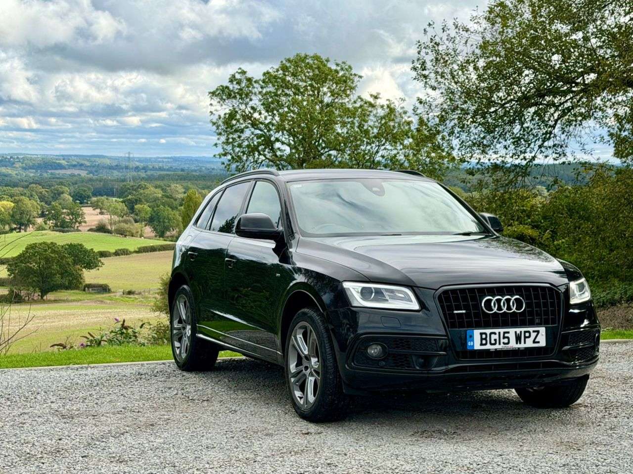 A 2015 AUDI Q5 2.0 TDI S line Plus SUV 5dr Diesel S Tronic quattro Euro 5 (s/s) (177 ps) A 2015 AUDI Q5 2.0 TDI S line Plus SUV 5dr Diesel S Tronic quattro Euro 5 (s/s) (177 ps)