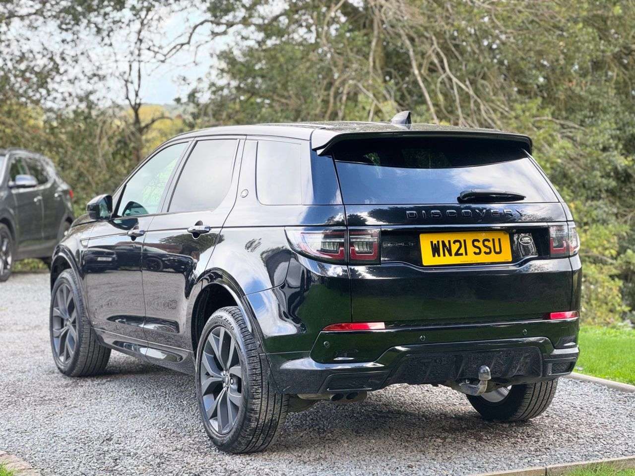 A 2021 LAND ROVER DISCOVERY SPORT 2.0 D200 MHEV R-Dynamic S Plus SUV 5dr Diesel Auto 4WD Euro 6 (s/s) (204 ps A 2021 LAND ROVER DISCOVERY SPORT 2.0 D200 MHEV R-Dynamic S Plus SUV 5dr Diesel Auto 4WD Euro 6 (s/s) (204 ps