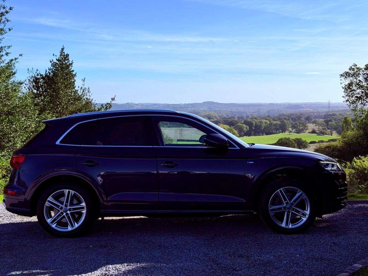 A 2017 AUDI Q5 2.0 TFSI S line SUV 5dr Petrol S Tronic quattro Euro 6 (s/s) (252 ps) A 2017 AUDI Q5 2.0 TFSI S line SUV 5dr Petrol S Tronic quattro Euro 6 (s/s) (252 ps)