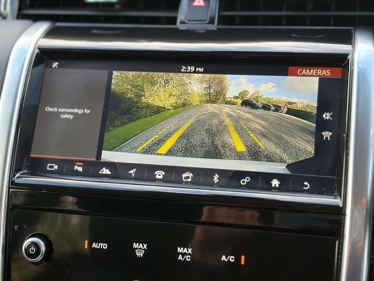 A 2019 LAND ROVER DISCOVERY SPORT 2.0 P200 MHEV S SUV 5dr Petrol Auto 4WD Euro 6 (s/s) (200 ps) A 2019 LAND ROVER DISCOVERY SPORT 2.0 P200 MHEV S SUV 5dr Petrol Auto 4WD Euro 6 (s/s) (200 ps)