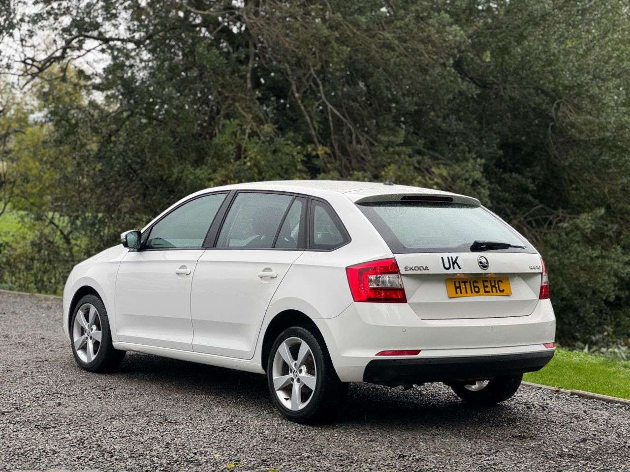 A 2016 SKODA RAPID SPACEBACK 1.2 TSI SE Tech Hatchback 5dr Petrol Manual Euro 6 (s/s) (90 ps) A 2016 SKODA RAPID SPACEBACK 1.2 TSI SE Tech Hatchback 5dr Petrol Manual Euro 6 (s/s) (90 ps)