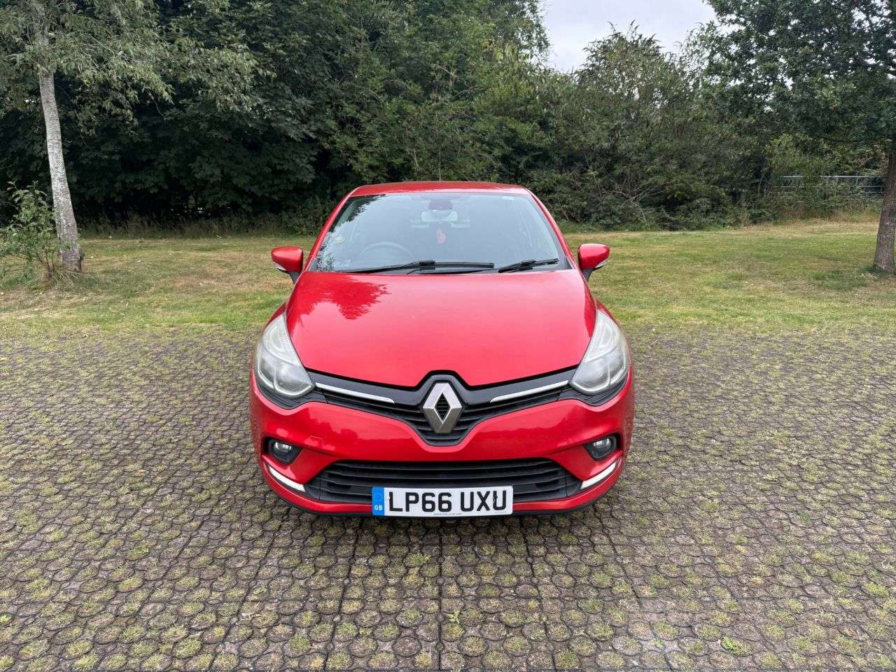 A 2016 RENAULT CLIO 1.5 dCi Dynamique Nav Hatchback 5dr Diesel Manual Euro 6 (s/s) (90 ps) 2 Ke A 2016 RENAULT CLIO 1.5 dCi Dynamique Nav Hatchback 5dr Diesel Manual Euro 6 (s/s) (90 ps) 2 Ke
