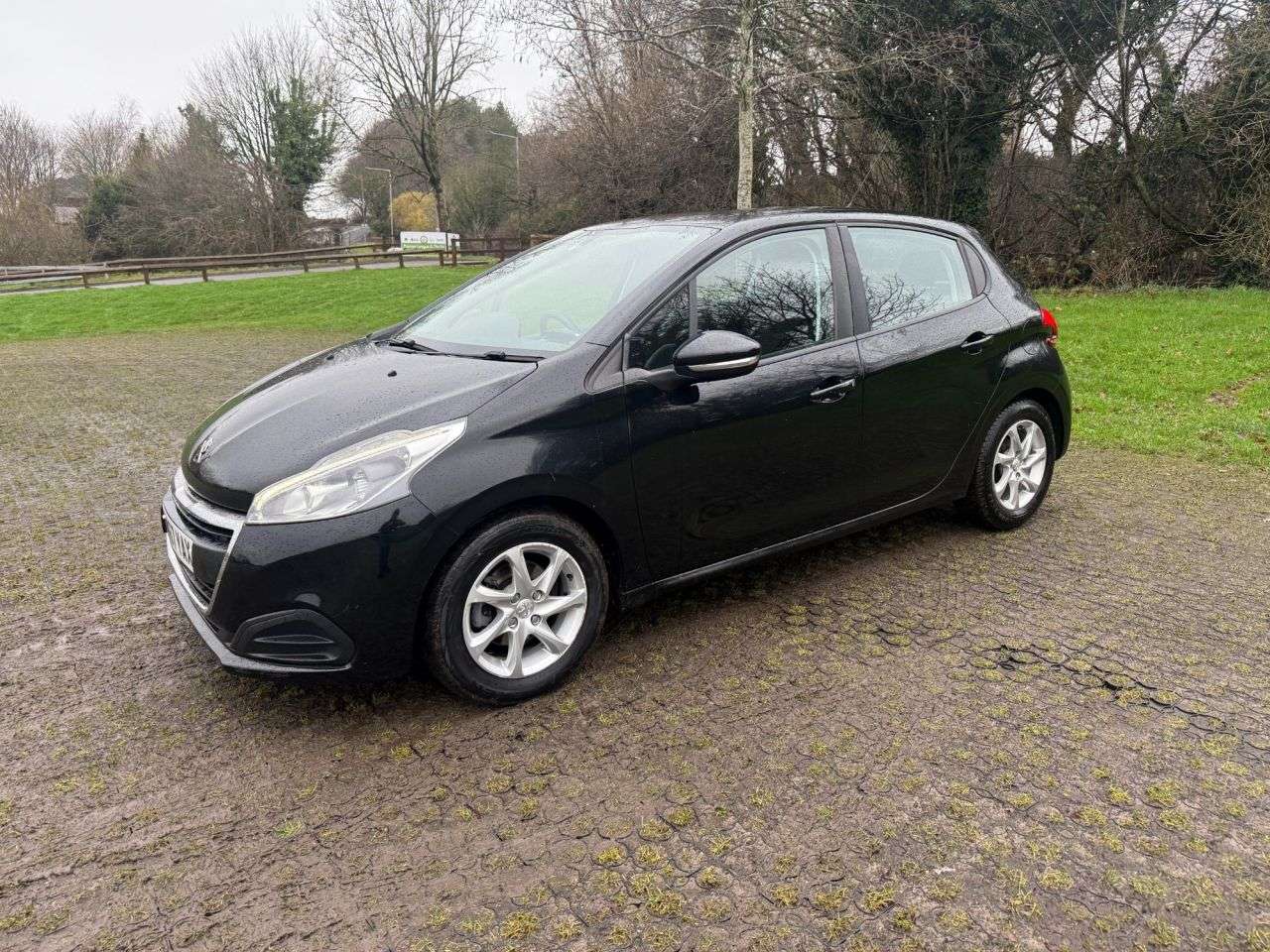 A 2017 PEUGEOT 208 1.2 PureTech Active Hatchback 5dr Petrol Manual Euro 6 (s/s) (82 ps) A 2017 PEUGEOT 208 1.2 PureTech Active Hatchback 5dr Petrol Manual Euro 6 (s/s) (82 ps)