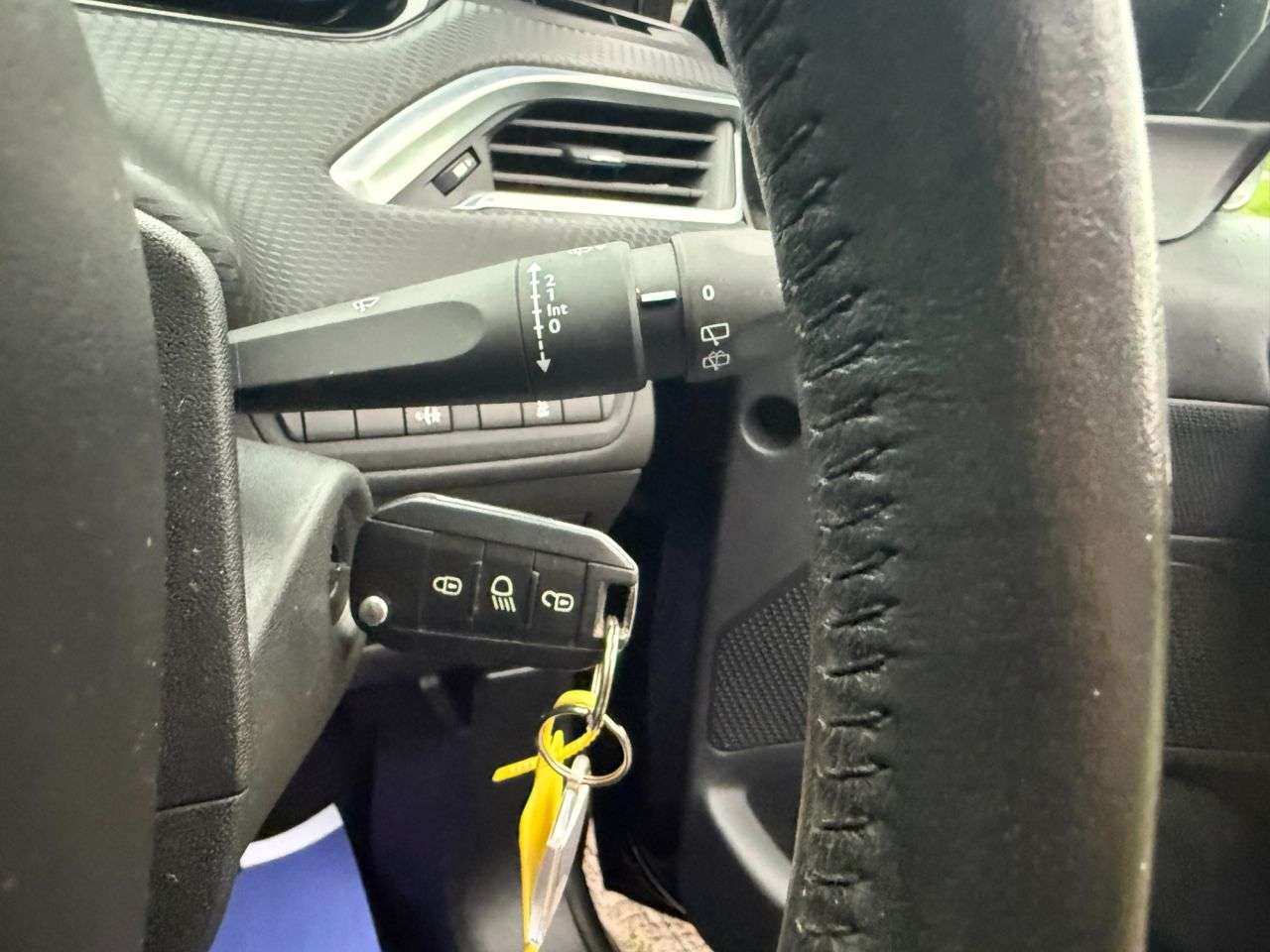 2017 PEUGEOT 208 2017 PEUGEOT 208