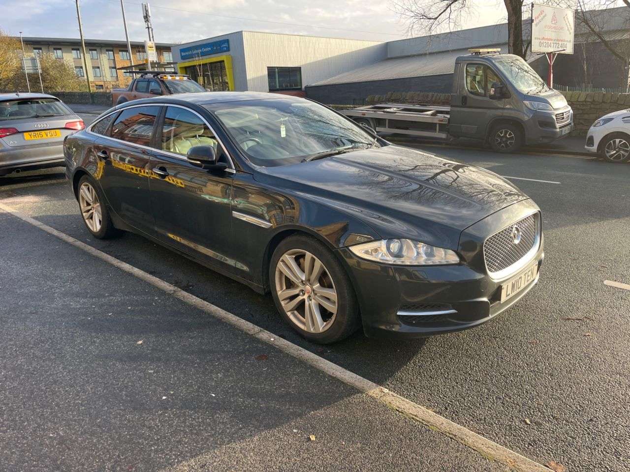 A 2015 JAGUAR XJ 3.0d V6 Premium Luxury Saloon 4dr Diesel Auto Euro 5 (s/s) (LWB) (275 ps) A 2015 JAGUAR XJ 3.0d V6 Premium Luxury Saloon 4dr Diesel Auto Euro 5 (s/s) (LWB) (275 ps)