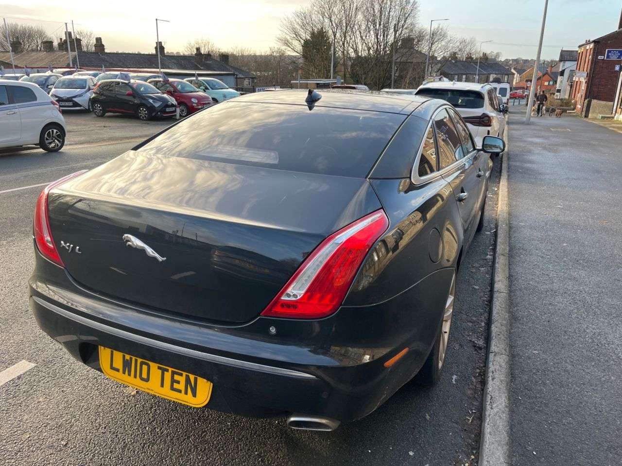 A 2015 JAGUAR XJ 3.0d V6 Premium Luxury Saloon 4dr Diesel Auto Euro 5 (s/s) (LWB) (275 ps) A 2015 JAGUAR XJ 3.0d V6 Premium Luxury Saloon 4dr Diesel Auto Euro 5 (s/s) (LWB) (275 ps)