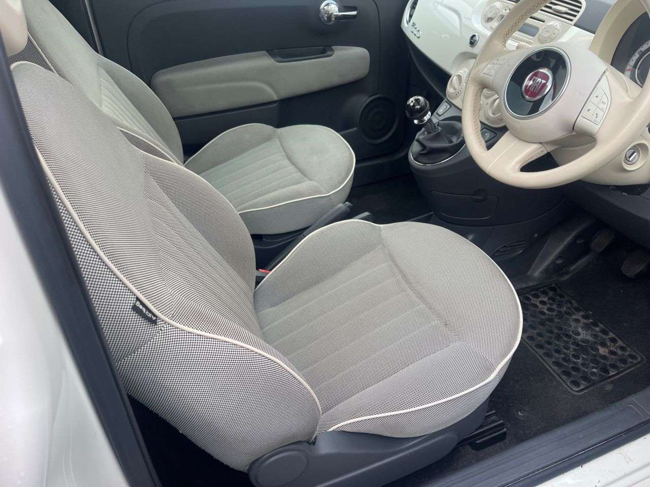 A 2014 FIAT 500 1.2 Lounge Hatchback 3dr Petrol Manual Euro 6 (s/s) (69 bhp) A 2014 FIAT 500 1.2 Lounge Hatchback 3dr Petrol Manual Euro 6 (s/s) (69 bhp)