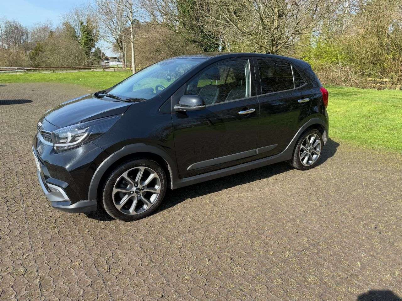 A 2023 KIA PICANTO 1.0 DPi X-Line S Hatchback 5dr Petrol AMT Euro 6 (s/s) (66 bhp) A 2023 KIA PICANTO 1.0 DPi X-Line S Hatchback 5dr Petrol AMT Euro 6 (s/s) (66 bhp)