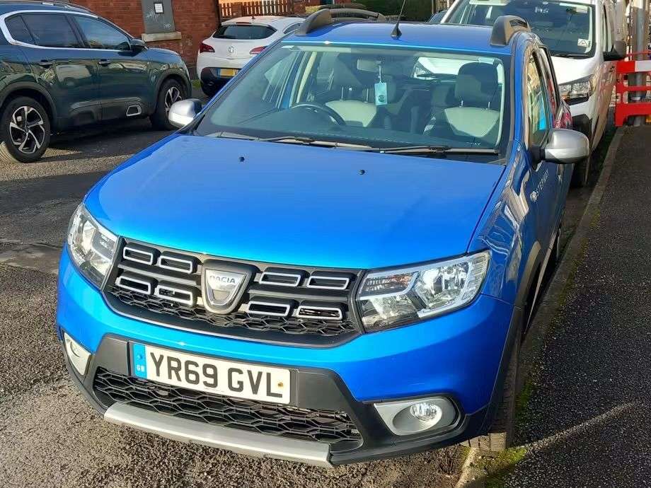 A 2019 DACIA SANDERO STEPWAY 0.9 TCe Comfort Hatchback 5dr Petrol Manual Euro 6 (s/s) (90 ps) A 2019 DACIA SANDERO STEPWAY 0.9 TCe Comfort Hatchback 5dr Petrol Manual Euro 6 (s/s) (90 ps)