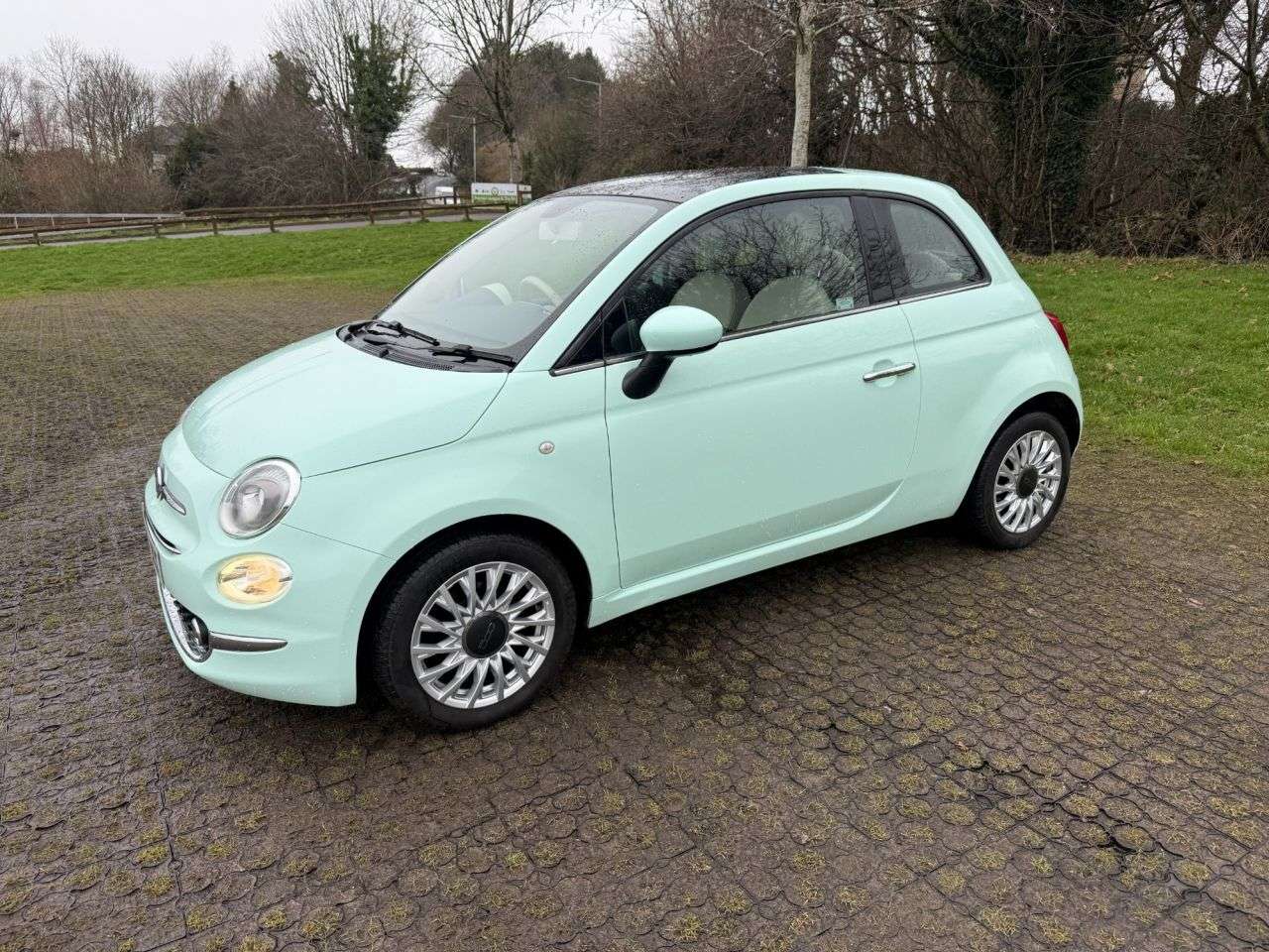 A 2015 FIAT 500 1.2 Lounge Hatchback 3dr Petrol Manual Euro 6 (s/s) (69 bhp) A 2015 FIAT 500 1.2 Lounge Hatchback 3dr Petrol Manual Euro 6 (s/s) (69 bhp)