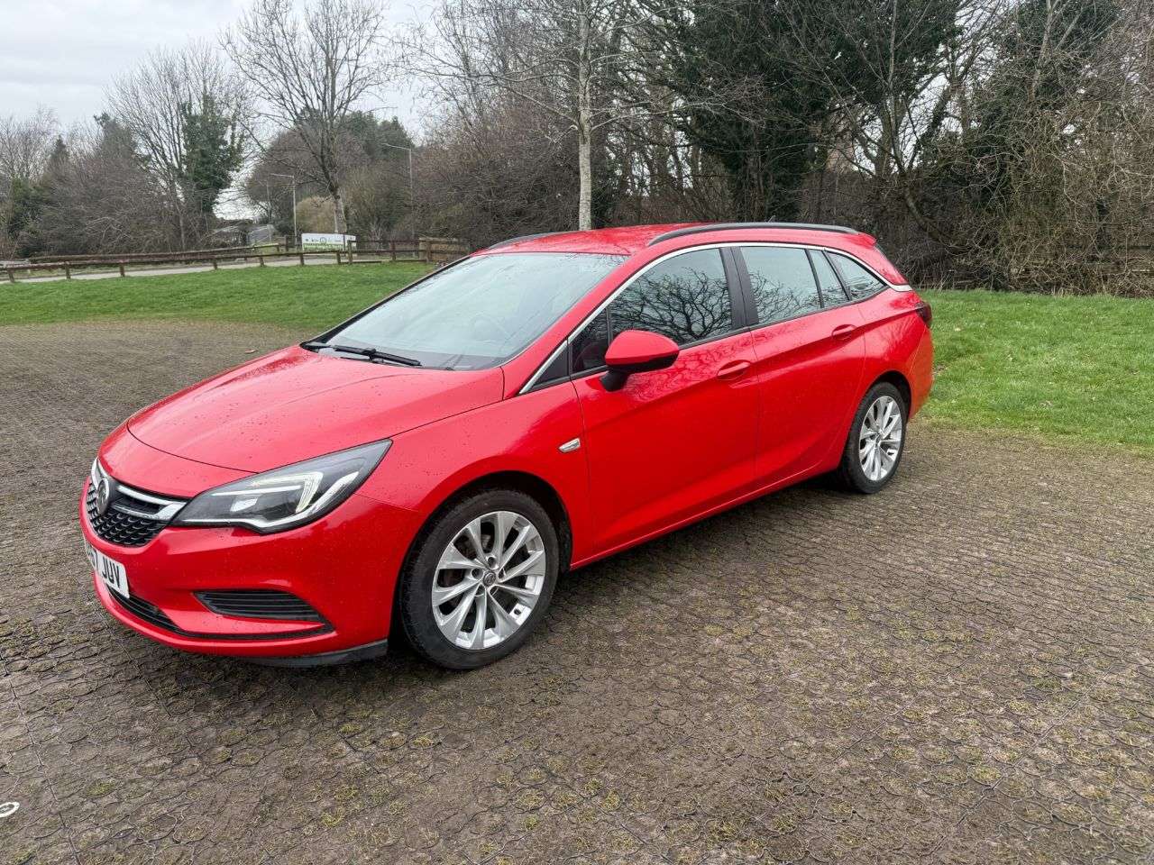 A 2017 VAUXHALL ASTRA 1.4i Tech Line Nav Sports Tourer 5dr Petrol Manual Euro 6 (100 ps) A 2017 VAUXHALL ASTRA 1.4i Tech Line Nav Sports Tourer 5dr Petrol Manual Euro 6 (100 ps)