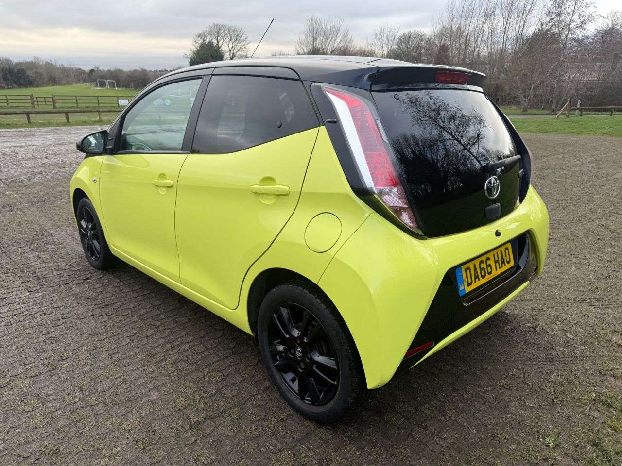 A 2016 TOYOTA AYGO 1.0 VVT-i x-cite 3 Yellow Bi-Tone Hatchback 5dr Petrol Manual Euro 6 (68 ps A 2016 TOYOTA AYGO 1.0 VVT-i x-cite 3 Yellow Bi-Tone Hatchback 5dr Petrol Manual Euro 6 (68 ps