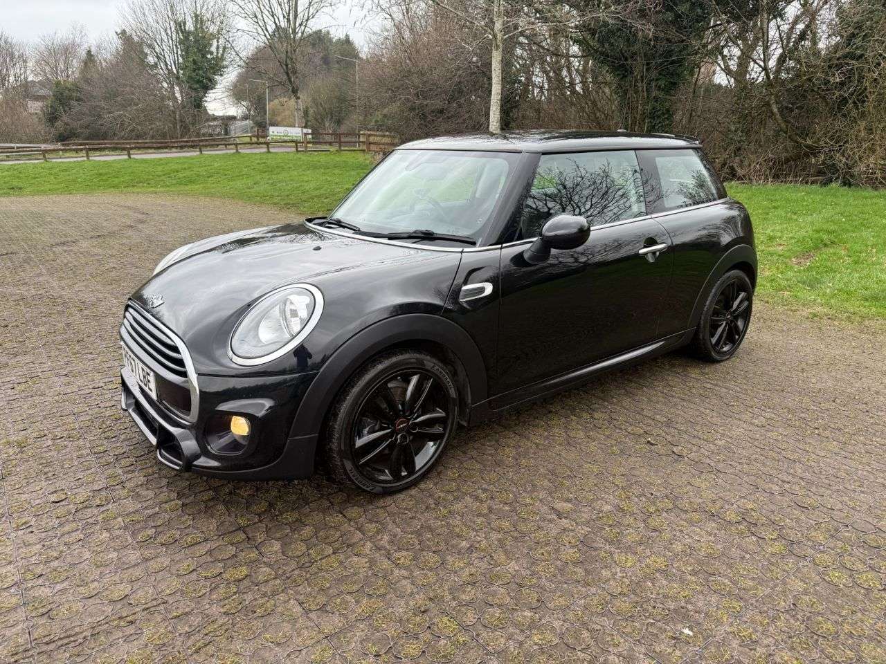 A 2017 MINI HATCH 1.5 Cooper Hatchback 3dr Petrol Manual Euro 6 (s/s) (136 ps) A 2017 MINI HATCH 1.5 Cooper Hatchback 3dr Petrol Manual Euro 6 (s/s) (136 ps)
