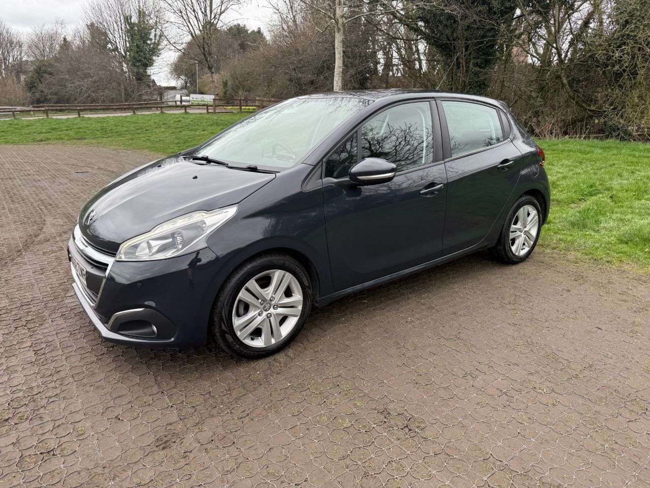A 2018 PEUGEOT 208 1.2 PureTech Active Hatchback 5dr Petrol Manual Euro 6 (s/s) (82 ps) 2 Keys A 2018 PEUGEOT 208 1.2 PureTech Active Hatchback 5dr Petrol Manual Euro 6 (s/s) (82 ps) 2 Keys