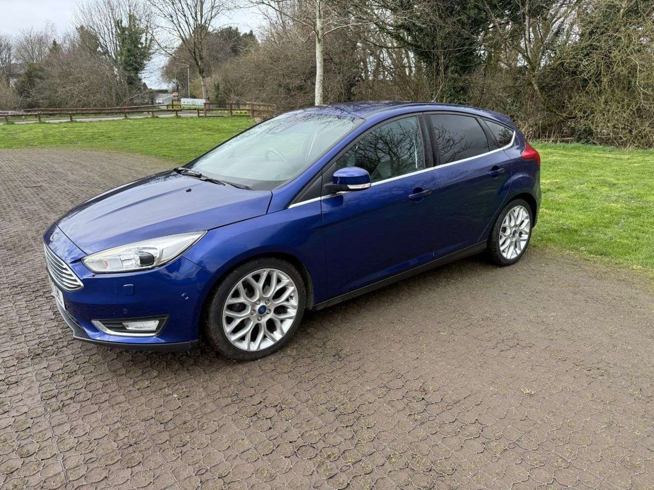 A 2017 FORD FOCUS 1.0T EcoBoost Titanium X Hatchback 5dr Petrol Manual Euro 6 (s/s) (125 ps) A 2017 FORD FOCUS 1.0T EcoBoost Titanium X Hatchback 5dr Petrol Manual Euro 6 (s/s) (125 ps)